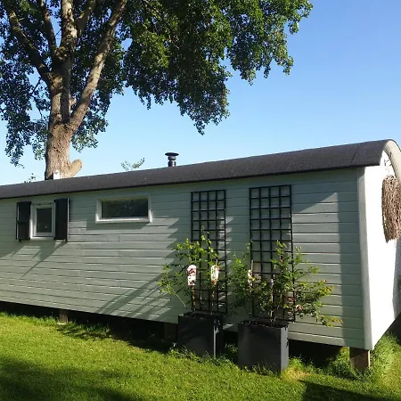 Bed & Breakfast Pipowagen Warm Welkom 3*